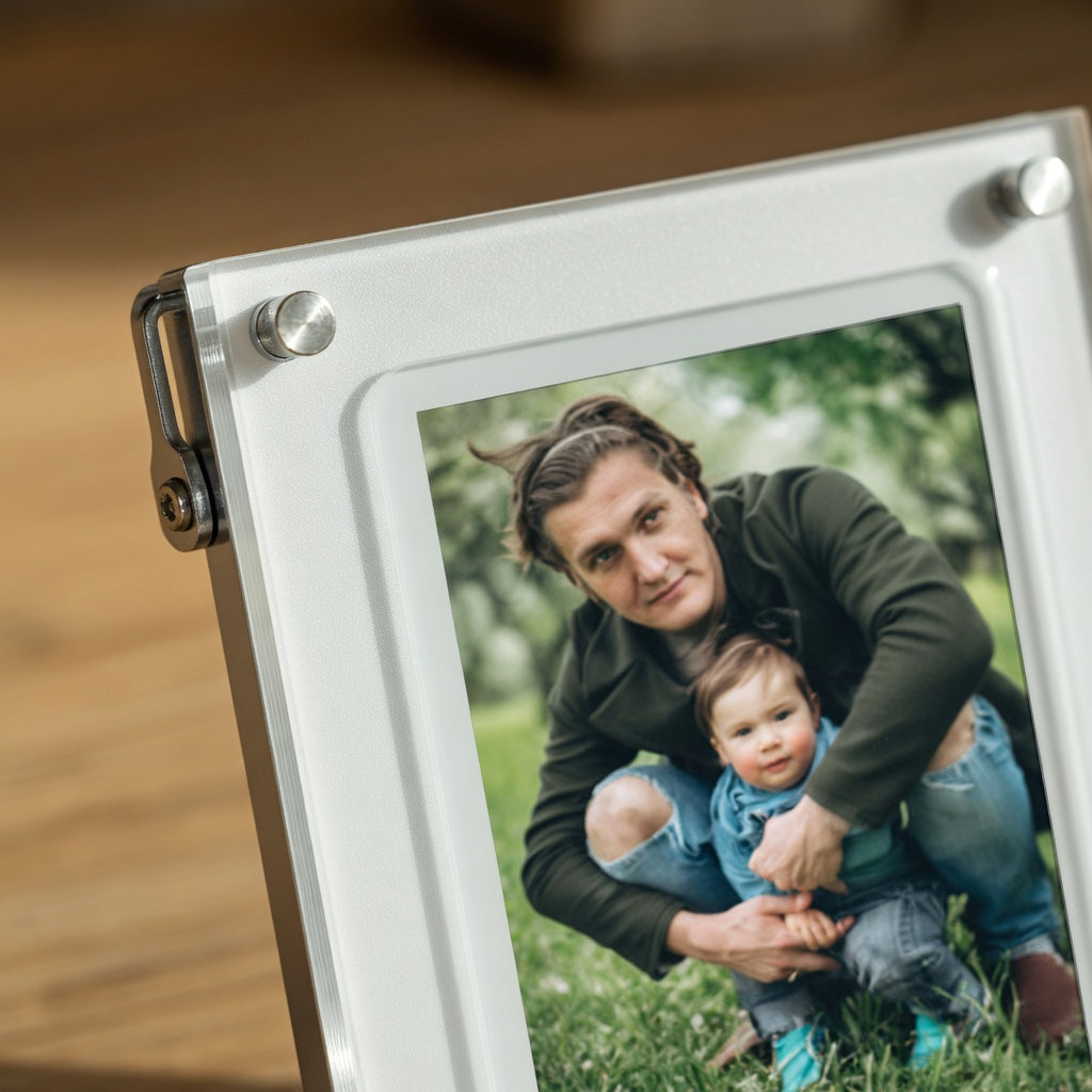 Digital Photo Frame with WiFi Connectivity